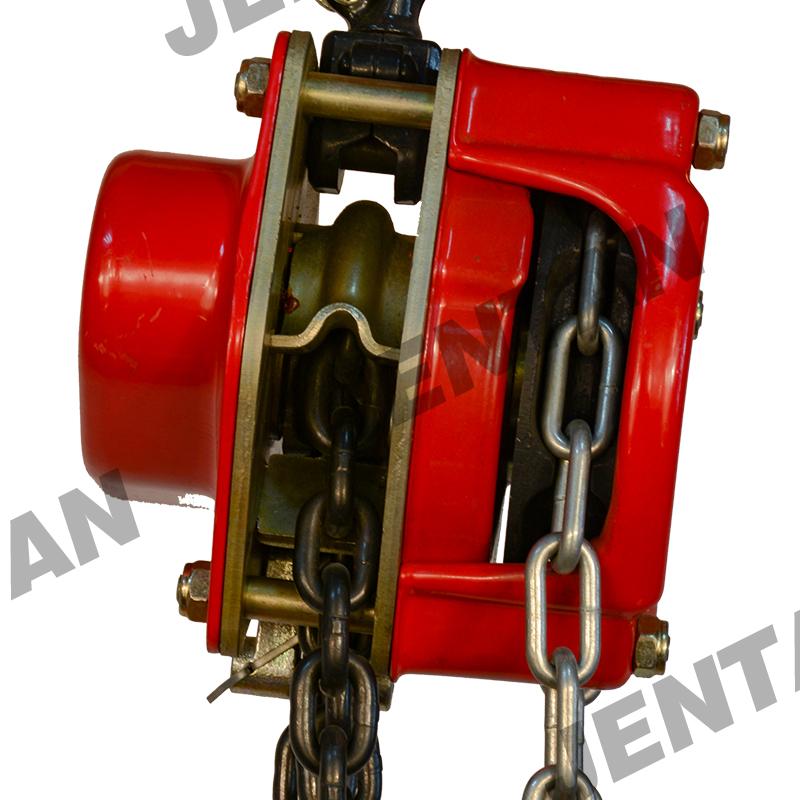 Hand chain wheel with optimized groove