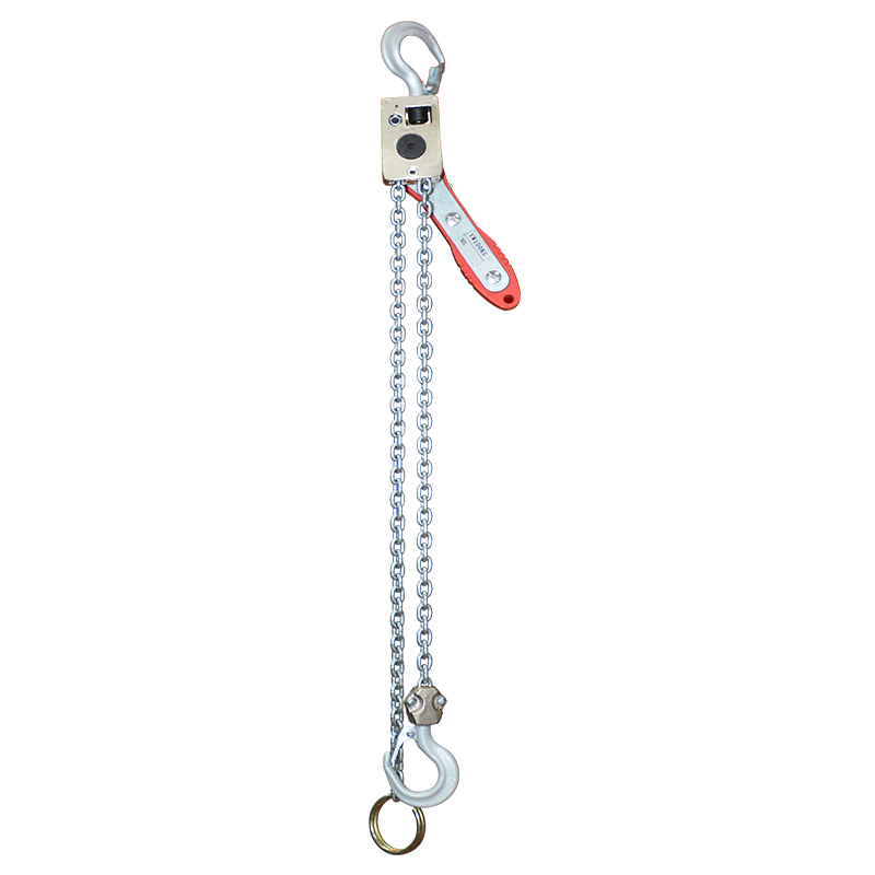 Lightweight 150kg lever hoist with compact frame