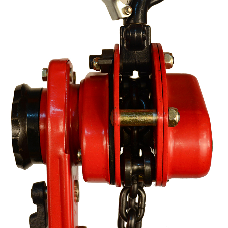 Ergonomic lever handle on VL lever hoist for easy operation