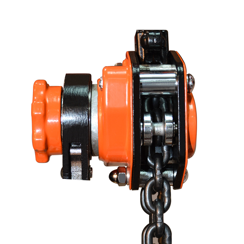 Lightweight hand hoist made of iron for tight spaces